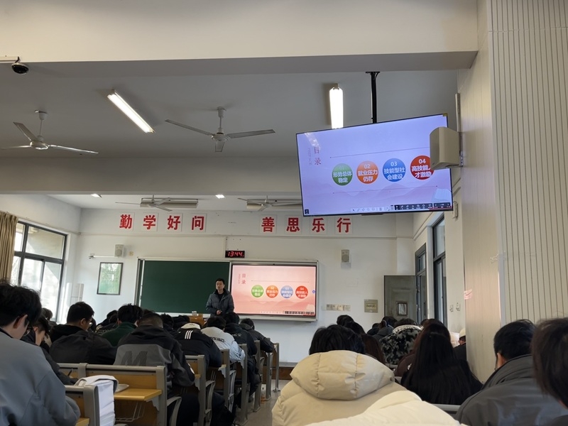 【照片】20251216袁建刚副校长上课6120-5-6节.jpg